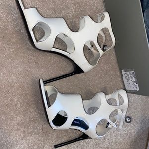 Tom Ford leather cutout chalk heels